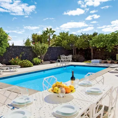 Вилла Puerto Del Carmen Sleeps 8 Wifi Пуэрто дель Кармен
